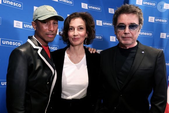 Pharrell Williams, Audrey Azoulay et Jean-Michel Jarre - Le rappeur, producteur et créateur de mode américain Pharrell Williams reçoit un diplôme de la directrice générale de l'UNESCO A.Azoulay en tant qu'Ambassadeur de bonne volonté de l'UNESCO pour les arts, l'éducation et l'entreprenariat, au siège de l'UNESCO, à Paris, le 17 décembre 2024. 
© Stéphane Lemouton / Bestimage