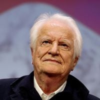 Loin de Paris dans la 4e ville la plus chère de France, André Dussollier a repris une maison où il parvient à fuir son quotidien