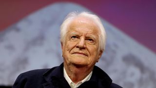 Loin de Paris dans la 4e ville la plus chère de France, André Dussollier a repris une maison où il parvient à fuir son quotidien