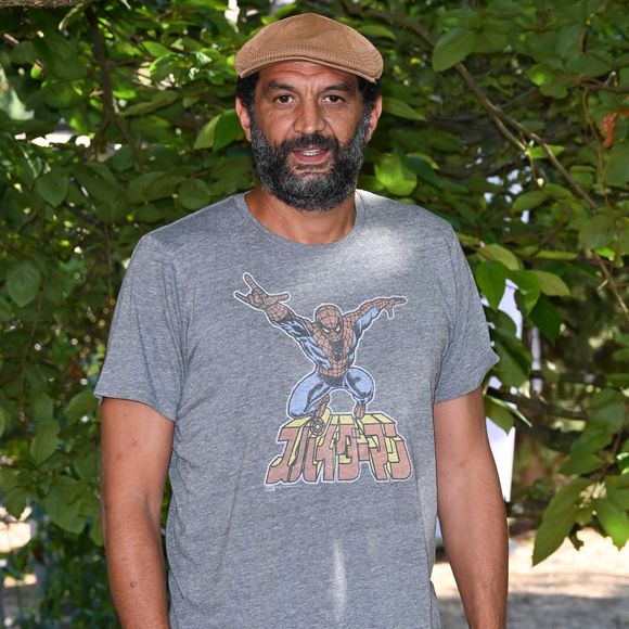Ramzy Bedia au photocall du film “Youssef Salem a du Succès” lors du 15ème festival du film francophone de Angoulême, France, le 27 août 2022. © Coadic Guirec/Bestimage