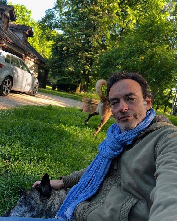 Qu'importe, Anthony Delon semble prêt à tout pour le conserver et en prendre soin
Image rare du domaine de Douchy dans le Loiret, propriété d'Alain Delon
©Instagram/therealanthonydelon