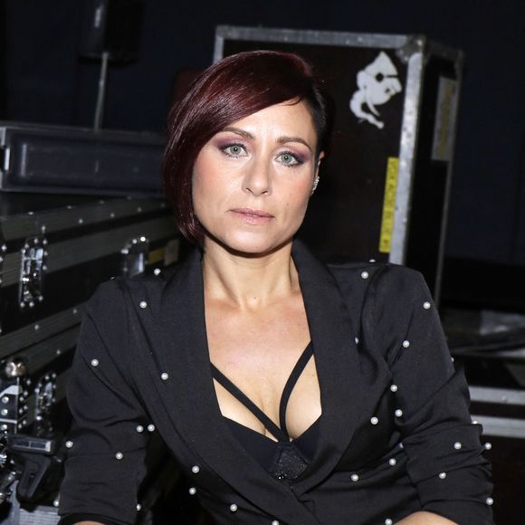 La chanteuse Alexandra Canto, Alex Dana (Ex-membre du groupe L5) pose à Paris le 17 novembre 2021.

© Cédric Perrin/Bestimage