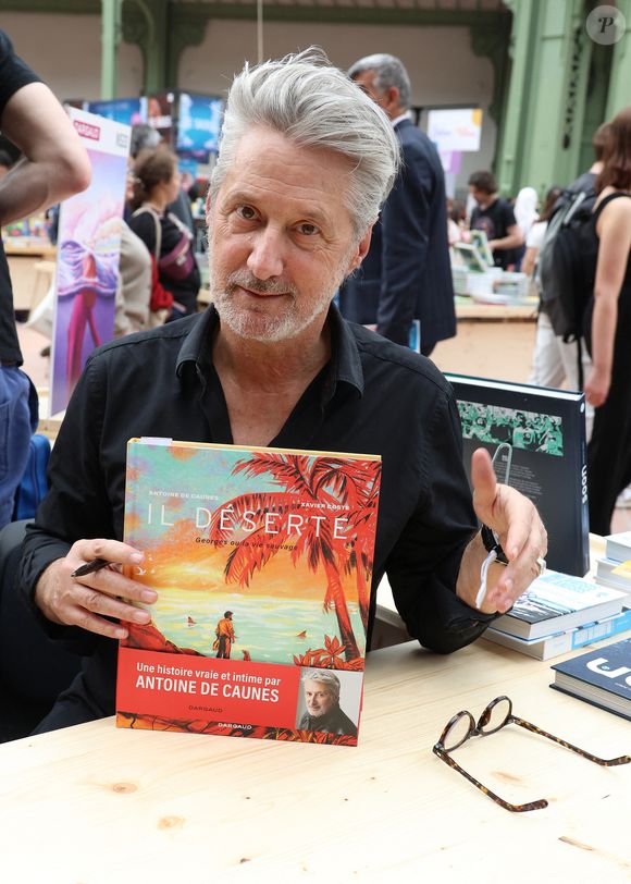 Antoine de Caunes au Festival du Livre de Paris 2025 au Grand Palais, le 12 Avril 2025.

Photo : Denis Guignebourg / Bestimage