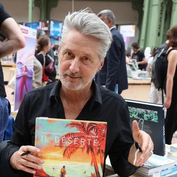 Antoine de Caunes au Festival du Livre de Paris 2025 au Grand Palais, le 12 Avril 2025.

Photo : Denis Guignebourg / Bestimage