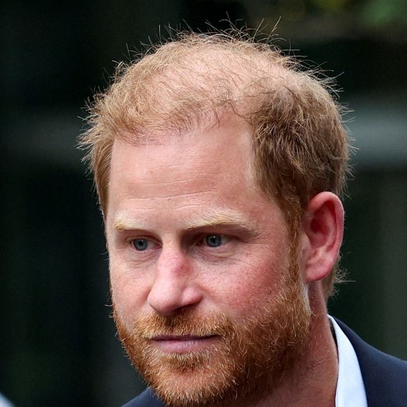 Le duc de Sussex a enchaîné les engagements durant son voyage.

Le duc de Sussex quitte les lieux après une visite au Centre d'études sur les blessures causées par les explosions de l'Imperial College London, au Sir Michael Uren Hub à White City, à l'ouest de Londres. 10 septembre 2025. © Plunkett Suzanne/PA Photos/ABACA
