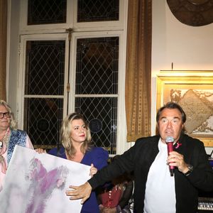 Exclusif - Herve Pouchol, Cindy Lopes, Pierre-Jean Chalençon et Any d'Avray - Soirée "Octobre Rose" au Palais Vivienne organisée par Véronique Koch et pour marraine Fabienne Thibeault à Paris le 16 octobre 2023. © Cédric Perrin/Bestimage