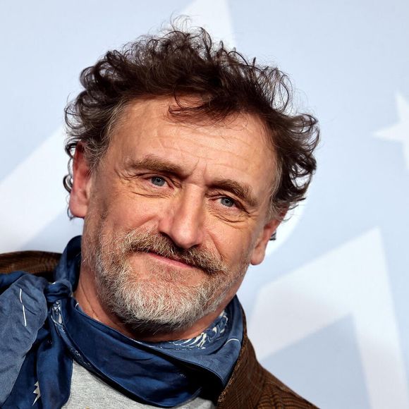 "Il est amoureux. Quand on est amoureux, on va bien en général", a confié l'artiste dans l'émission RTL Matin ce jeudi 3 avril en évoquant son mariage avec Cerise. "Je le trouve bien. J'ai dîné avec lui avant-hier et ça m'a fait plaisir de le voir. Ça faisait un moment que je ne l'avais pas vu." 

Jean-Paul Rouve au photocall de la cérémonie d'ouverture du 28ème Festival International du Film de Comédie à l'Alpe d'Huez le 13 janvier 2025.

© Dominique Jacovides / Bestimage