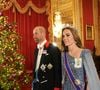 À chaque apparition, William respecte scrupuleusement les codes et coutumes de la monarchie britannique. Son sens du détail montre qu’il se prépare déjà à ses futures responsabilités.

Les membres de la famille royale britannique (Le roi Charles III d'Angleterre et Camilla Parker Bowles, reine consort d'Angleterre, le prince William, prince de Galles, et Catherine (Kate) Middleton, princesse de Galles) lors du banquet d'Etat au château de Windsor en l'honneur de la visite officielle de Frank-Walter Steinmeier (Président fédéral de l'Allemagne) et sa femme Elke Büdenbender au Royaume-Uni. Windsor, le 3 décembre 2025.

Carlos Jasso/PA Photos/Bestimage
