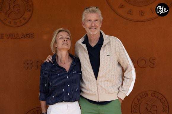Denis Brogniart et sa femme Hortense Brogniart au village lors des Internationaux de France de Tennis de Roland Garros 2026. Paris, le 1er juin 2026. 
© Jacovides / Moreau / Bestimage