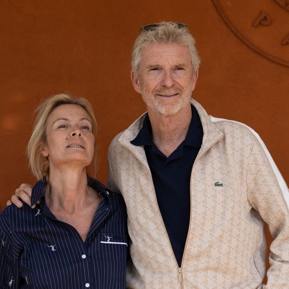 Denis Brogniart et sa femme Hortense Brogniart au village lors des Internationaux de France de Tennis de Roland Garros 2026. Paris, le 1er juin 2026. 
© Jacovides / Moreau / Bestimage