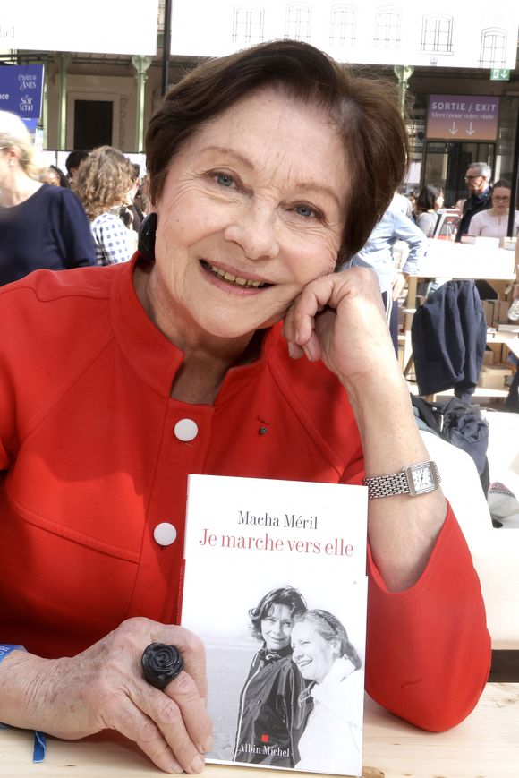 Macha Meril en dédicace lors du 5ème festival du Livre de Paris au Grand Palais à Paris, le 19 avril 2026.

Photo : Cédrice Perrin / Bestimage