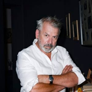 L'acteur aime aussi travailler le bois dans son atelier durant son temps libre

Exclusif - Philippe Torreton dans les backstage de l'enregistrement de l'émission "OlympiaScope", présentée par B.Montiel et diffusée le 8 janvier 2024 à 20 heures sur Olympia TV, une chaîne du groupe Canal+ et en replay sur myCANAL. Le 15 septembre 2023 
© Jack Tribeca / Bestimage