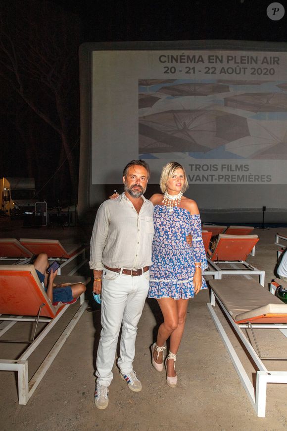 Exclusif - Romain Sardou et sa compagne Kym Thiriot lors d'une séance de cinéma en plein air sur la plage de Tahiti à Ramatuelle le 20 août 2020.
© Jack Tribeca / Bestimage