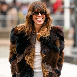 Lou Doillon aux arrivées du défilé Miu Miu Collection Femme Prêt-à-Porter Printemps/Eté 2026 lors de la Fashion Week de Paris (PFW), au Conseil Économique, social et environnemental, Palais d'lena, à Paris, France, le 6 octobre 2025. © Pierre Perusseau/Bestimage
