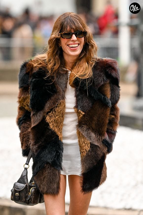 Lou Doillon aux arrivées du défilé Miu Miu Collection Femme Prêt-à-Porter Printemps/Eté 2026 lors de la Fashion Week de Paris (PFW), au Conseil Économique, social et environnemental, Palais d'lena, à Paris, France, le 6 octobre 2025. © Pierre Perusseau/Bestimage