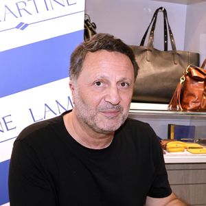 Au début du mois de juillet 2026, Arthur est tombé dans des escaliers alors qu'il avait les yeux rivés sur son téléphone portable.
Arthur en séance de dédicaces pour la sortie de son nouveau livre "Même la nuit ne veut pas de moi (Ed. Grasset)" à la librairie Lamartine à Paris.
© Cédric Perrin / Bestimage