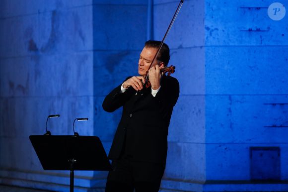Exclusif - Renaud Capuçon - Emission "Le concert pour la paix" sur les Champs-Elysées à Paris, retransmis en direct sur France 2, le 8 mai 2025. © Christophe Clovis - Pierre Perusseau / Bestimage