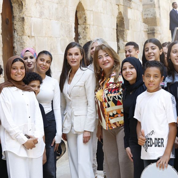 La reine Letizia d'Espagne inaugure une exposition photographique de l'Egyptien Mohamed Mahdy et de l'Espagnole Laura Silleras sur la Cité des Morts au centre culturel de la Fondation Sultan au Caire, le 18 septembre 2025. © Casa de S.M. El Rey via Bestimage