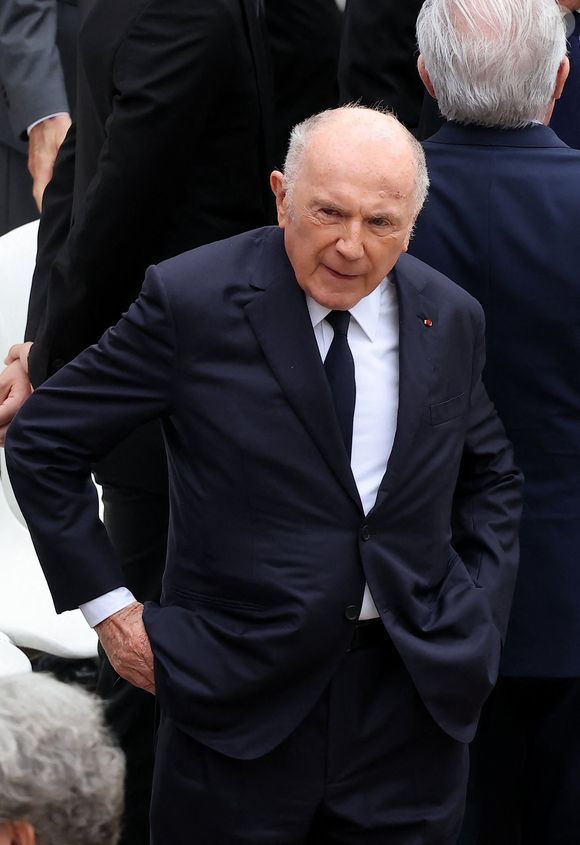 François Pinault lors de l'hommage national du général d'armée Jean-Louis Georgelin sur l'esplanade des Invalides à Paris, France, le 25 août 2023. L’ancien chef d’État-major des armées, chargé de la reconstruction de Notre-Dame de Paris, est mort vendredi 18 août à 74 ans lors d’une randonnée sur les pentes du Mont Valier, dans les Pyrénées. © Dominique Jacovides/Bestimage