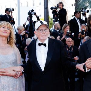 Jaya Harper, Laura Dern, Bruce Dern et Ellery Walker Harper - Montée des marches du film " La bataille de Gaulle : L'âge de fer " lors du 79ème Festival International du Film de Cannes, le 20 mai 2026. © Jacovides-Moreau / Bestimage
