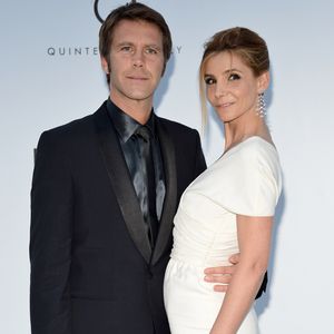 Devant l'objectif, Emmanuel-Philibert de Savoie, plus élégant que jamais dans une très chic chemise blanche, affichent une belle complicité avec les femmes de sa vie

Le prince Emmanuel Philibert de Savoie et la princesse Clotilde de Savoie - arrivées de la soirée AMFA- Cinéma Against Aids - à l'hôtel Eden Roc cap d'Antibes - 65ème festival du film de Cannes - 24/05/2012.