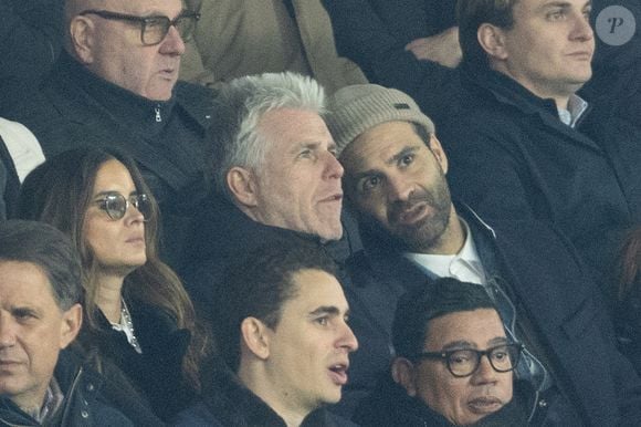Emmanuel Virot et Ycare - Célébrités dans les tribunes lors du match de Ligue des Champions entre le Paris Saint Germain contre Tottenham Hotspur Football Club (5-3) au Parc des Princes à Paris le 26 novembre 2025. © Cyril Moreau/Bestimage