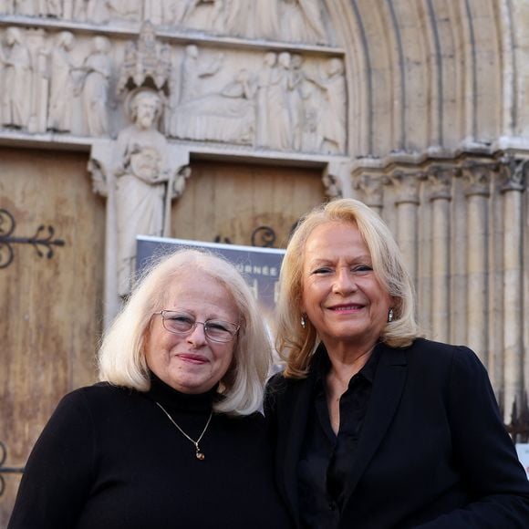 “Edith n’a laissé que des dettes. Il n’y avait pas de fortune sur un compte en banque, pas d’immobilier ou de tableaux ou de bijoux ayant de la valeur”, ajoute-t-elle

Exclusif - Christie Laume Lamboukas et Catherine Glavas Lamboukas, soeurs de Théo Sarapo et héritiéres de Edith Piaf
Journée hommage à Edith Piaf pour les 60 ans de sa disparition (1963-2023) en l'église de Saint Jean-Baptiste de Belleville. Aprés la messe un concert a été donné par Sophie Guerrier sur le parvis.
Paris, le 14 Octobre 2023. © Dominique Jacovides / Bestimage