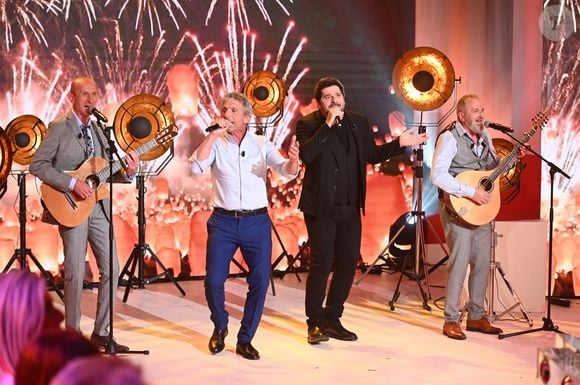 Exclusif - Patrick Fiori et le groupe Eppò lors de l'enregistrement de l'émission Vivement dimanche au studio Rive gauche, présentée par M.Drucker, diffusée sur France 3 le 17 mai 2026, à Paris, France, le 21 avril 2026. © Guillaume Gaffiot/Bestimage