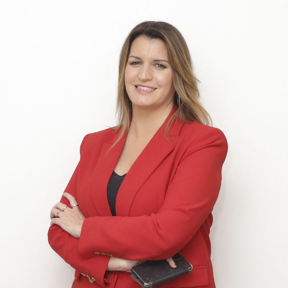 Exclusif - Marlène Schiappa pose en backstage de l’émission TPMP (Touche Pas à Mon Poste) présentée en direct par C.Hanouna et diffusée sur C8 à Paris le 25 novembre 2022 - © Jack Tribeca / Bestimage