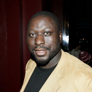 L'acteur français Mouss Diouf assiste à la première du duo comique français 'Omar et Fred' au théâtre de la Grande Comédie à Paris, France, le 27 mars 2006. Photo par Laurent Zabulon/ABACAPRESS.COM.