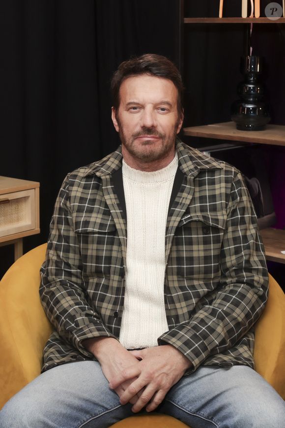 Exclusif - Samuel Le Bihan pose lors d'un interview chez Purepeople à Levallois-Perret, le 4 novembre 2024. 

Photo : Jack Tribeca / Bestimage