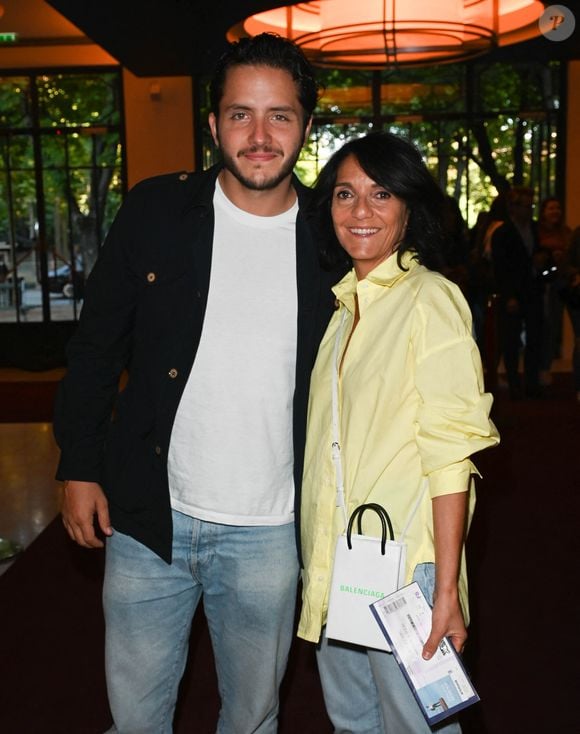 Florence Foresti et son compagnon l'humoriste Suisse, Alexandre Kominek à la 100ème du spectacle de Vincent Dedienne "Un soir de gala" au théâtre Marigny à Paris. © Coadic Guirec/Bestimage
