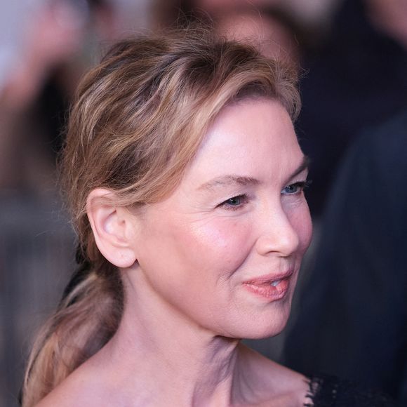 Renée Zellweger a répondu aux questions d'Isabelle Ithurburu dans l'émission 50' inside, diffusée le samedi 1er février 2025 sur TF1

Renée Zellweger - Avant-première du film "Bridget Jones : Folle de lui" au Grand Rex à Paris le 27 janvier 2025. © Cyril Moreau/Bestimage