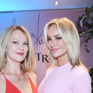 "On s'aime énormément", a déclaré la maman de Nina au magazine "Télé 2 semaines" 

Semi-exclusif - Adriana Karembeu et sa soeur Natalia Sklenarikova - A l'occasion de la fête des Mères, Adriana Karembeu et Lenôtre s'associent pour créer l'entremets "Nina" au Pré Catelan à Paris le 29 avril 2025.
Cette création à quatre mains est le fruit d'une complicité artistique entre Adriana Karembeu, icône internationale de la mode, ambassadrice engagée, maman au grand cœur et Étienne Leroy Chef Patissier Lenôtre el Champion du Monde de la Pâtisserie.
Pensé comme une rose à offrir, l'entremets " Nina " est symbole de tendresse, de lien et de partage. Cette co-création soutient la Croix-Rouge française, 5% des bénéfices seront reversés à l'association, auprès de laquelle Adriana Karembeu est ambassadrice depuis plus de 25 ans. © Rachid Bellak/Bestimage