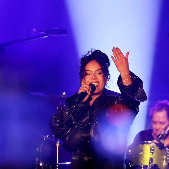 Amel Bent - Nouvelle édition du Foot-Concert organisé par le Réseau A.Ma.N.D./Huntington Avenir à la LDLC Arena à Lyon, le 11 Novembre 2024. Cet événement solidaire unique en France rassemble le sport et la musique pour lutter contre les maladies neurodégénératives. © Dominique Jacovides/Bestimage
