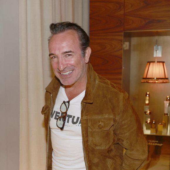 Jean Dujardin - Vernissage de l'exposition photos et du livre "La Boxe fait son cinéma" à l’hôtel Brach à Paris le 23 Septembre 2025. Ces clichés rendent hommage à plus de cinquante acteurs immortalisés dans des scènes où le noble art rencontre le 7ème art. © Christophe Aubert via Bestimage