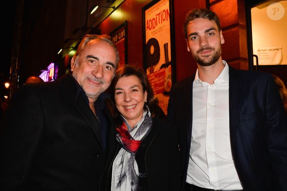 Antoine Duléry, Carole Amiel et son fils Valentin Montand au spectacle "Ivo Livi ou Le destin d'Yves Montand" au théâtre de la Gaîté-Montparnasse à Paris, France, le 11 octobre 2016. Crédit Coadic Guirec/Bestimage