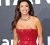 L'actrice Eva Longoria, fidèle de l'événement, a illuminé le tapis rouge dans une longue robe bustier rouge près du corps et intégralement ornée de sequins.

Eva Longoria - Photocall du gala " amfAR 2026 by Chopard " à l'Hôtel du Cap-Eden-Roc à Antibes, lors du 79ème Festival International du Film de Cannes. Le 21 mai 2026
© Jacovides-Moreau / Bestimage