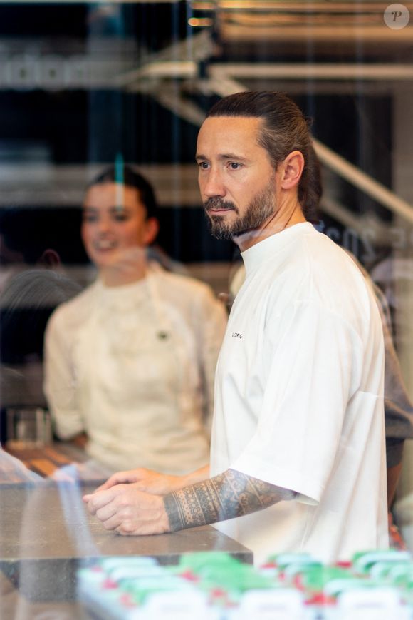 Exclusif - La chanteuse Rosalia participe à un tournage avec le chef patissier Cédric Grolet à Paris le 26 septembre 2023