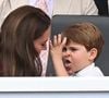 Les espiègleries du petit François ont rapidement fait penser à celles du Prince Louis de Galles, le troisième enfant du Prince William et de son épouse Kate Middleton.

Boris Johnson, Kate Catherine Middleton, duchesse de Cambridge et leurs enfants, le prince Louis, Mike Tindall, Mia Tindall - La famille royale d'Angleterre lors de la parade devant le palais de Buckingham, à l'occasion du jubilé de la reine d'Angleterre. le 5 juin 2022 © AGENCE / BESTIMAGE
