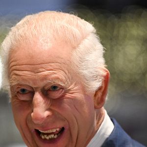 Le roi Charles III d'Angleterre en visite au marché de Noël de Battersea Power Station à Londres, le 12 décembre 2024.

Photo : Justin Tallis / Pool / Bestimage