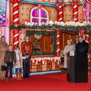 La princesse Charlene de Monaco avec ses enfants, le prince héréditaire Jacques et la princesse Gabriella, a Inauguré le traditionnel Marché de Noël de Monaco, le 6 décembre 2024. Ils étaient accompagné par le nouveau ministre d'Etat de la Principauté © JC VINAJ / Pool Monaco / Bestimage