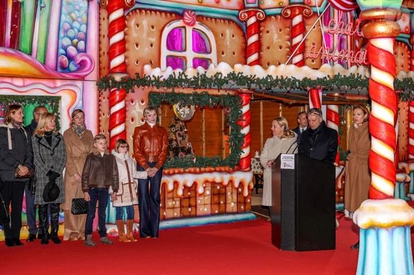 La princesse Charlene de Monaco avec ses enfants, le prince héréditaire Jacques et la princesse Gabriella, a Inauguré le traditionnel Marché de Noël de Monaco, le 6 décembre 2024. Ils étaient accompagné par le nouveau ministre d'Etat de la Principauté © JC VINAJ / Pool Monaco / Bestimage