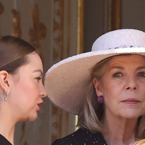 La princesse Alexandra de Hanovre, sa mère la princesse Caroline de Hanovre - La famille princière de Monaco au balcon du palais, à l'occasion de la Fête Nationale de Monaco. Le 19 novembre 2023
© Dominique Jacovides-Bruno Bebert / Bestimage