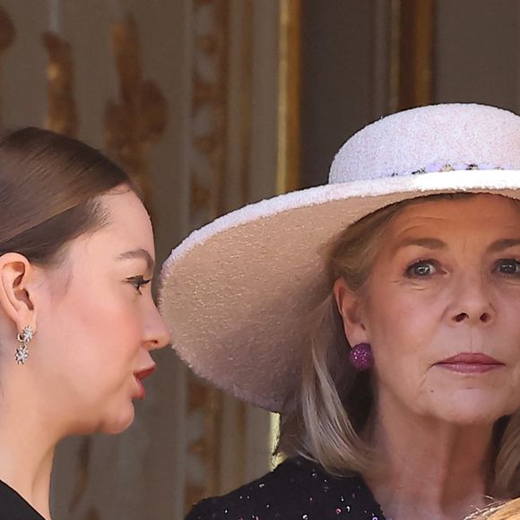 La princesse Alexandra de Hanovre, sa mère la princesse Caroline de Hanovre - La famille princière de Monaco au balcon du palais, à l'occasion de la Fête Nationale de Monaco. Le 19 novembre 2023
© Dominique Jacovides-Bruno Bebert / Bestimage