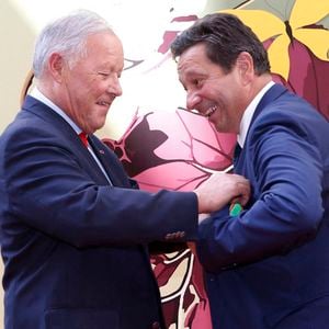 Semi Exclusif -  Laurent Gerra reçoit les insignes de Chevalier dans l’ordre du Mérite Agricole des mains de Monsieur Georges Blanc, chef triplement étoilé, au Restaurant Léon de Lyon à Lyon, France, le 3 septembre 2023. © Pascal Fayolle/Bestimage