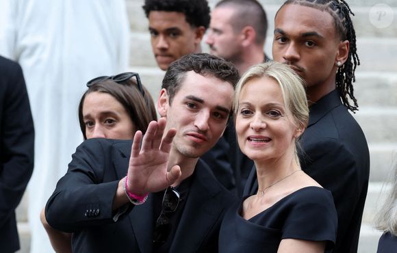 Gaston Ardisson, Audrey Crespo-Mara et son fils Zekou - Sorties des obsèques de Thierry Ardisson en l’église Saint-Roch de Paris, France, le 17 juillet 2025.  © Clovis-Jacovides/Bestimage