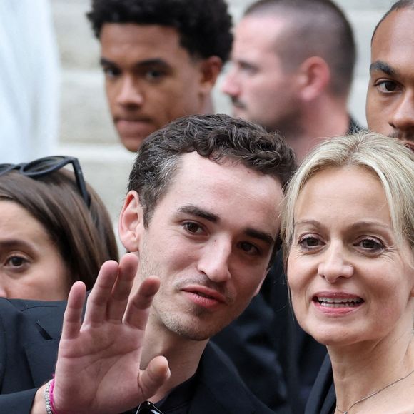 Gaston Ardisson, Audrey Crespo-Mara et son fils Zekou - Sorties des obsèques de Thierry Ardisson en l’église Saint-Roch de Paris, France, le 17 juillet 2025.  © Clovis-Jacovides/Bestimage