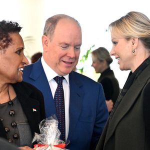 Le prince Albert II de Monaco, sa femme la princesse Charlene et Camille Gottlieb ont remis les traditionnels colis de Noël aux aînés monégasques dans la meeting room du Yacht Club de Monaco dans le cadre de festivités de fin d'année de la Principauté de Monaco, le 12 décembre 2024. © Bruno Bebert/Pool Monaco/Bestimage