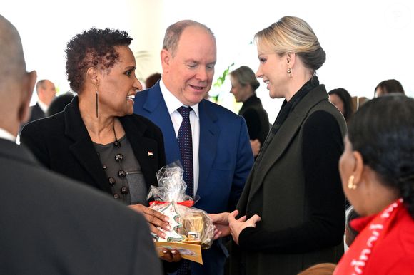 Le prince Albert II de Monaco, sa femme la princesse Charlene et Camille Gottlieb ont remis les traditionnels colis de Noël aux aînés monégasques dans la meeting room du Yacht Club de Monaco dans le cadre de festivités de fin d'année de la Principauté de Monaco, le 12 décembre 2024. © Bruno Bebert/Pool Monaco/Bestimage